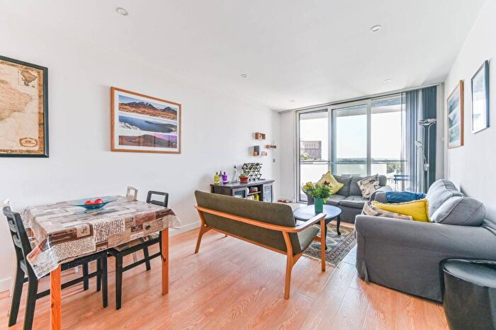 2 Bedroom Flat For Sale In Newgate, East Croydon, Croydon, CR0