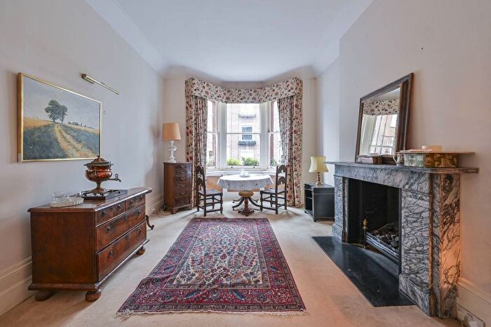 3 Bedroom Flat For Sale In Ralston Street, Chelsea, London, SW3