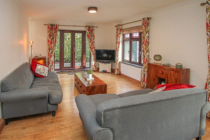 4 Bedroom Detached House For Sale In Rectory Chase, Doddinghurst, Brentwood, CM15