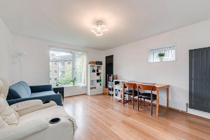 2 Bedroom Flat To Rent In Abbotts Close, Alwyne Road, N1