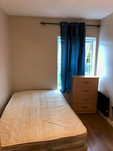 Studio To Rent In Cazenove Road, London, N16