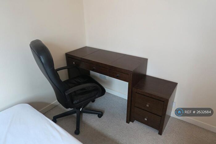 2 Bedroom Flat To Rent In Bon Accord Terrace, Aberdeen, AB11