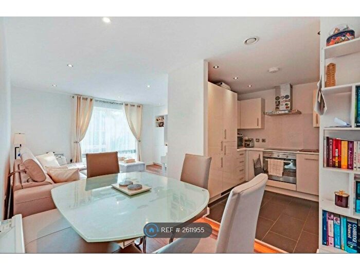 2 Bedroom Flat To Rent In Prioress House, Barking, IG11