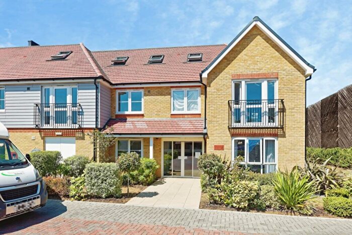 2 Bedroom Flat For Sale In Nash Road, Margate, Kent, CT9