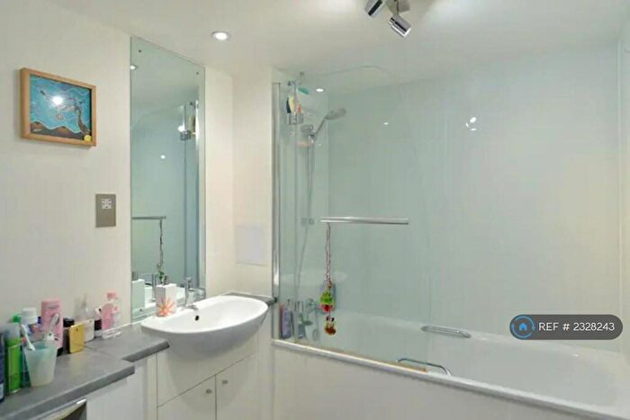 1 Bedroom Flat To Rent In Aquarelle House, London, EC1V