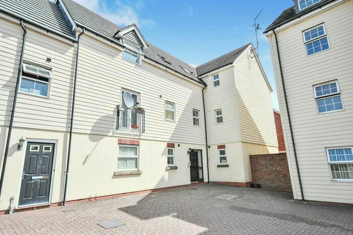2 Bedroom Flat To Rent In Mazurek Way, Swindon, SN25