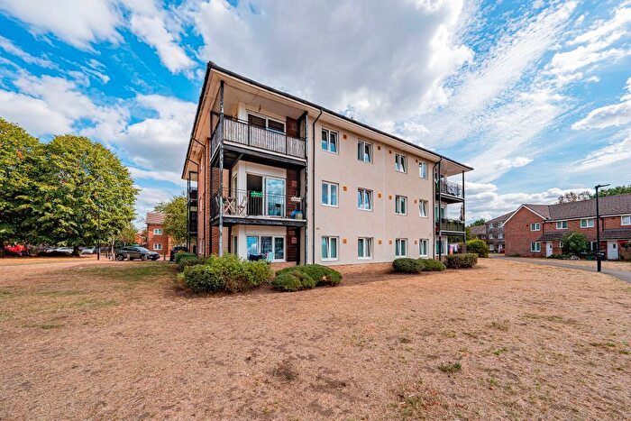 2 Bedroom Flat For Sale In Vimy Close, Hounslow, TW4
