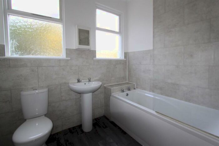 2 Bedroom Flat To Rent In Preston Road, Westcliff-On-Sea, SS0