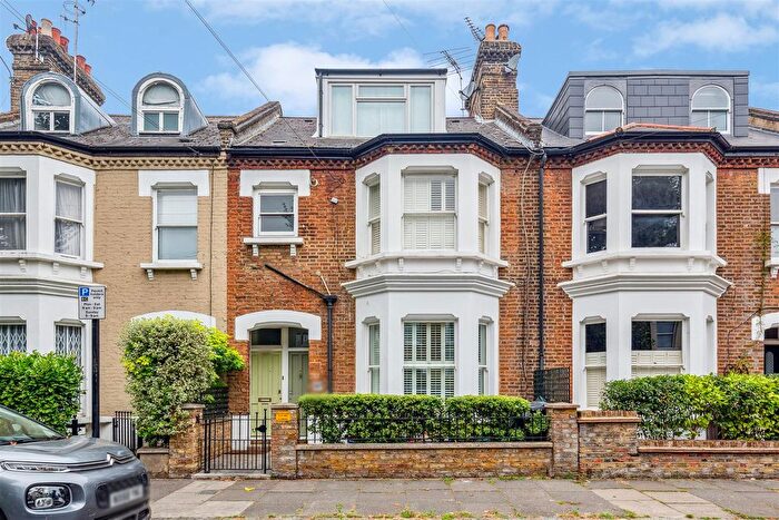 3 Bedroom Maisonette For Sale In Upham Park Road, London, W4