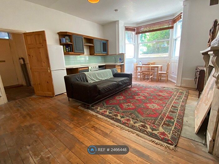 3 Bedroom Flat To Rent In Queens Drive, London, N4