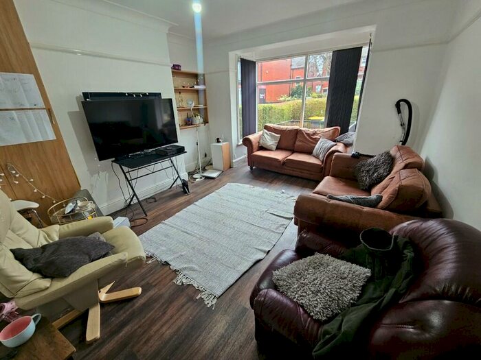 7 Bedroom Terraced House To Rent In Headingley Avenue, Leeds, West Yorkshire, LS6