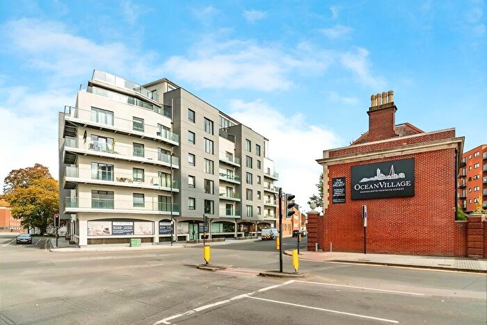 1 Bedroom Apartment For Sale In Royal Crescent Road, Southampton, SO14