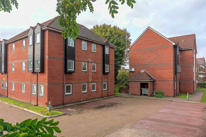 1 Bedroom Flat To Rent In Chiswick Plaza, - Sutton Court Road, London, W4