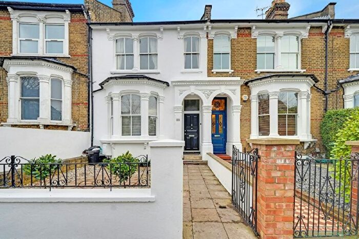 3 Bedroom Terraced House For Sale In Ashmount Road, London, N19