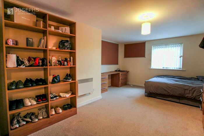 3 Bedroom Flat To Rent In Marsden Road, Bolton, BL1