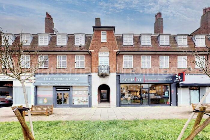 2 Bedroom Flat For Sale In The Market Place, NW11