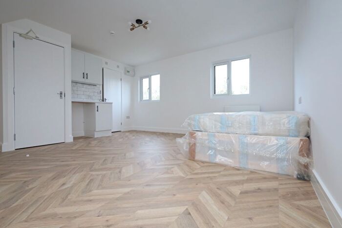 Studio To Rent In Walton Bridge Road, Shepperton, TW17