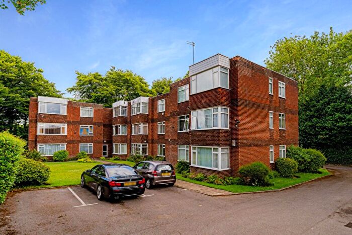 2 Bedroom Flat For Sale In Ravenhurst, Salford, M7