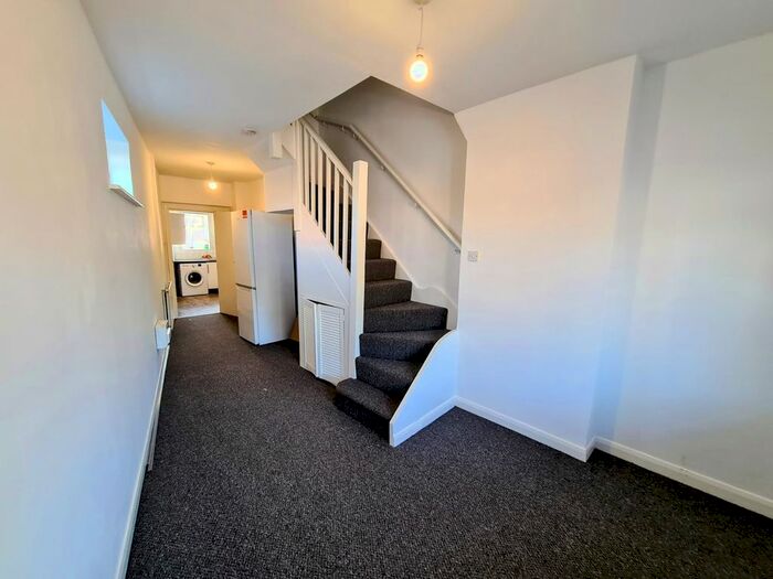 1 Bedroom Flat To Rent In Friern Barnet Lane, London, N20