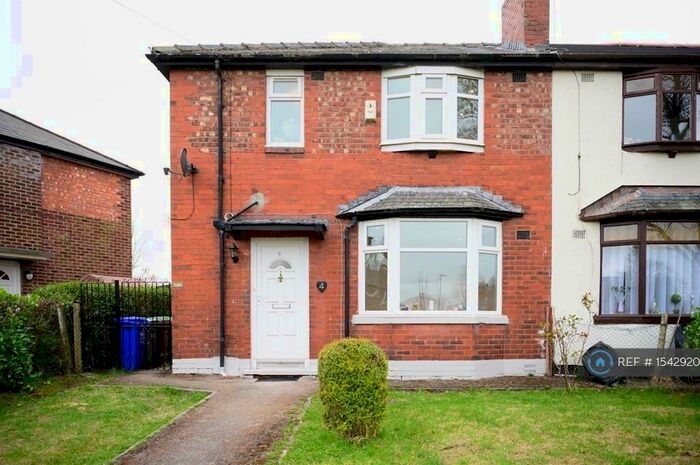4 Bedroom Semi-Detached House To Rent In Royden Avenue, Manchester, M9