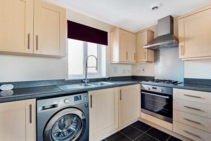 2 Bedroom Apartment To Rent In Berryfields, Aylesbury, HP18