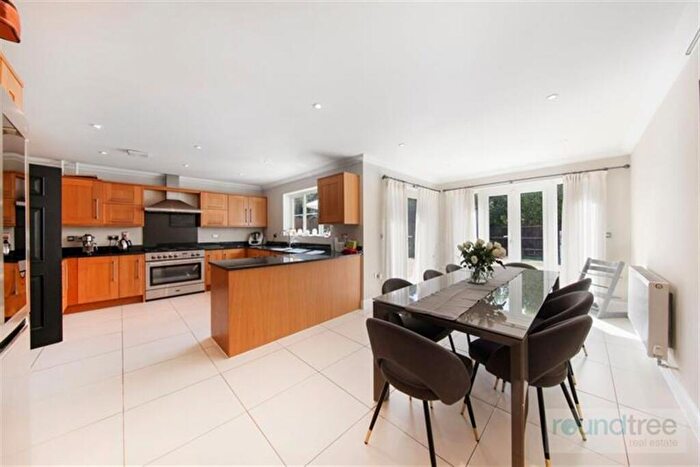 5 Bedroom Detached House For Sale In Ashley Lane, Hendon, NW4