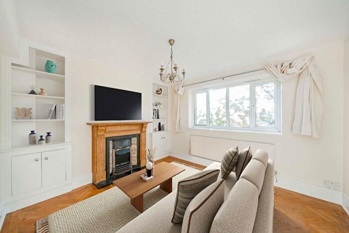 4 Bedroom Flat To Rent In Wandle Way, London, SW18