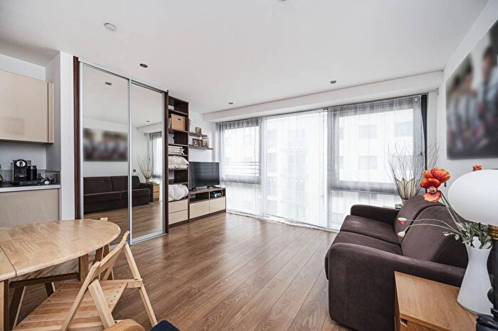 Studio To Rent In Craig Tower, Bow, London, E3