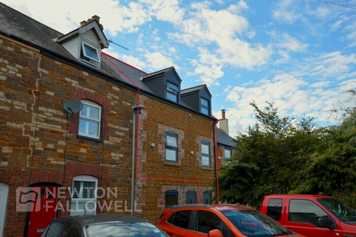 2 Bedroom Flat To Rent In Tods Terrace, Uppingham, Oakham, LE15