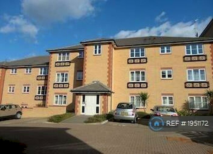 2 Bedroom Flat To Rent In Herent Drive, Clayhall, IG5