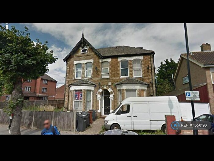 3 Bedroom Flat To Rent In Whitworth Road, London, SE25