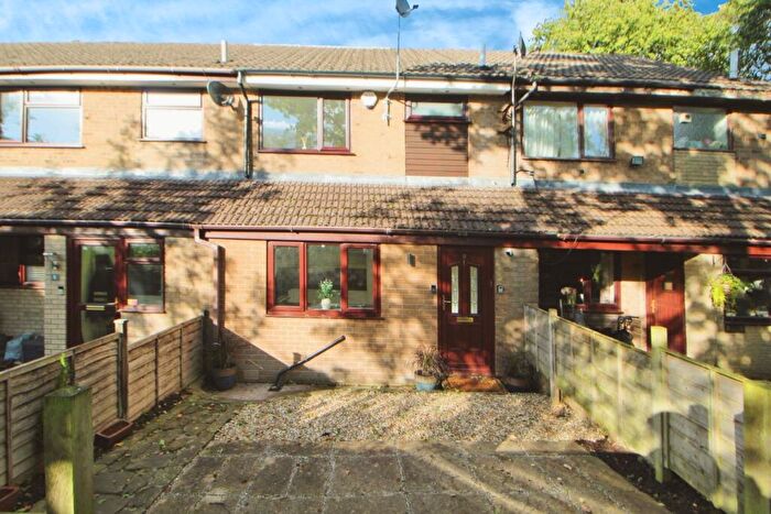 3 Bedroom Terraced House For Sale In Simmondley Grove, Glossop, Derbyshire, SK13