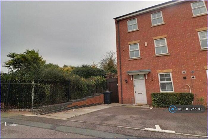 6 Bedroom Semi-Detached House To Rent In Oakwood Road, Leicester, LE4