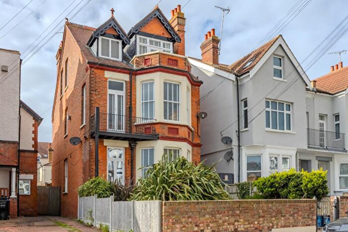 1 Bedroom Flat For Sale In Cobham Road, Westcliff On Sea, SS0