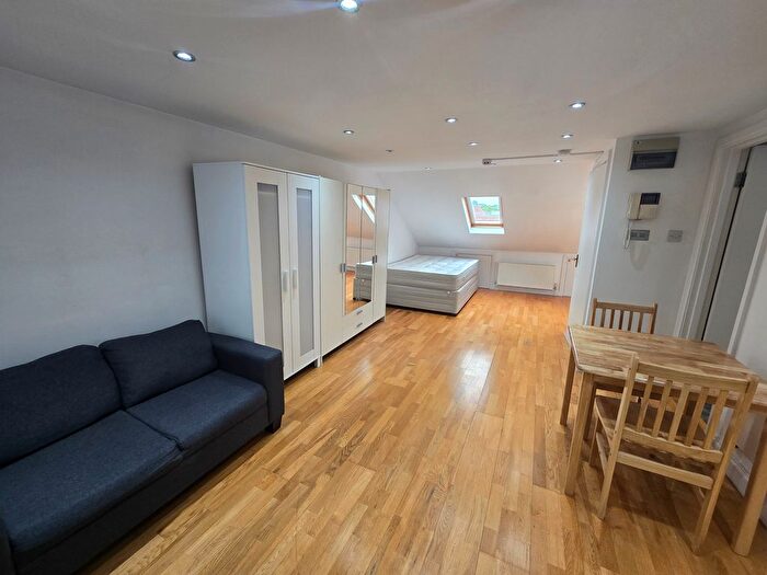 Studio To Rent In Hurstwood Road, London, NW11