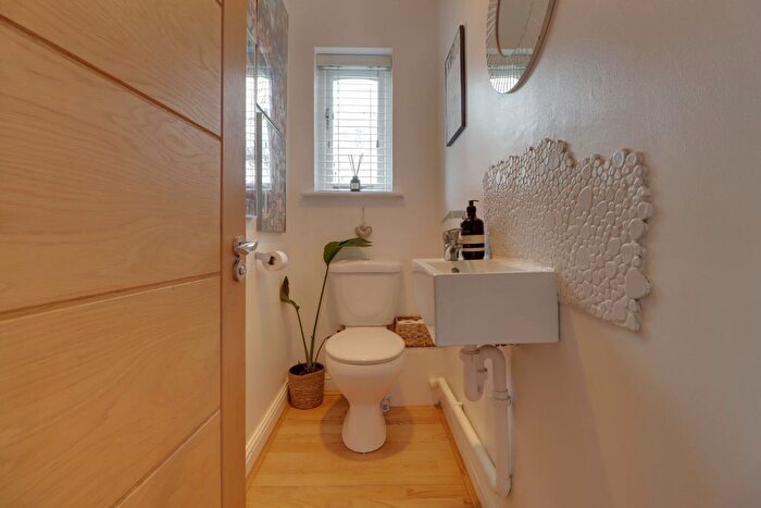 4 Bedroom Detached House For Sale In Tile Kiln Lane, Hemel Hempstead, Hertfordshire, HP3