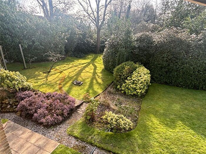 2 Bedroom Apartment To Rent In Belvedere Close, Esher, Surrey, KT10