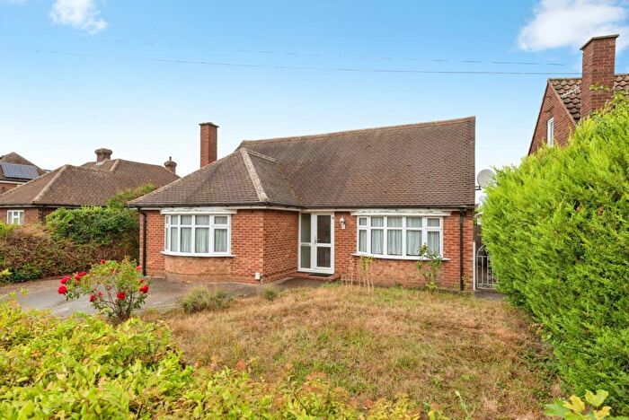 3 Bedroom Bungalow To Rent In Periwinkle Lane, Hitchin, Hertfordshire, SG5