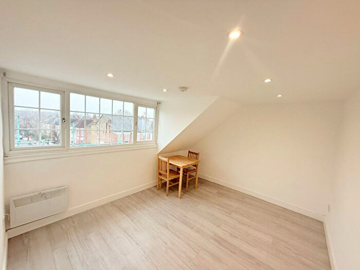 Studio To Rent In Linthorpe Road, London, N16