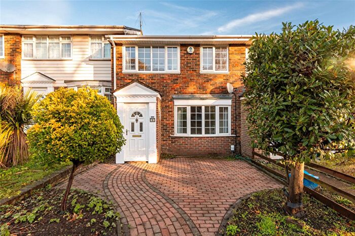 3 Bedroom Link Detached House To Rent In Balmoral Terrace, Sittingbourne, Kent, ME10