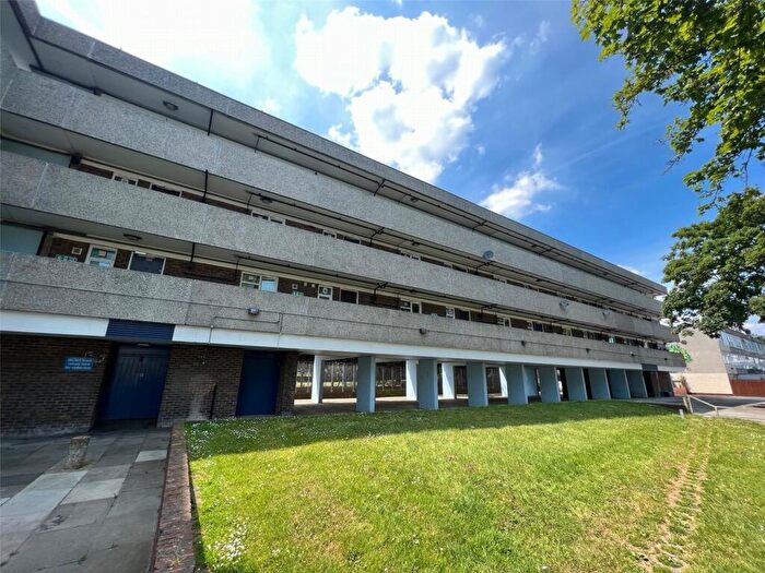 1 Bedroom Apartment To Rent In Holstein Way, Erith, Kent, DA18
