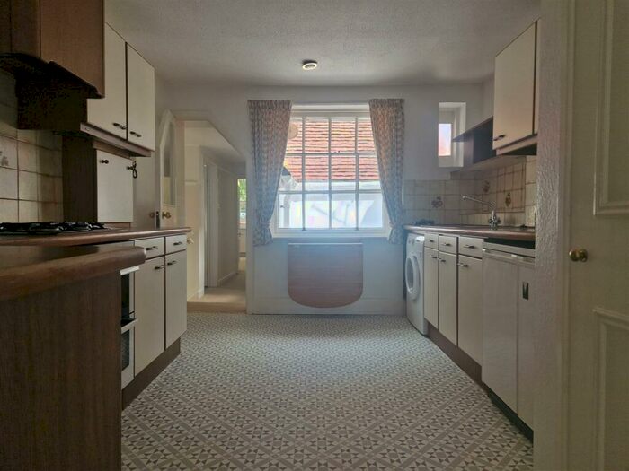 2 Bedroom Apartment To Rent In Maltravers Street, Arundel, BN18