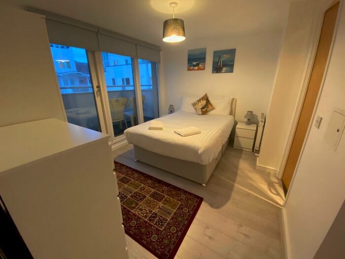 2 Bedroom Flat To Rent In Royal Quay, Liverpool, L3