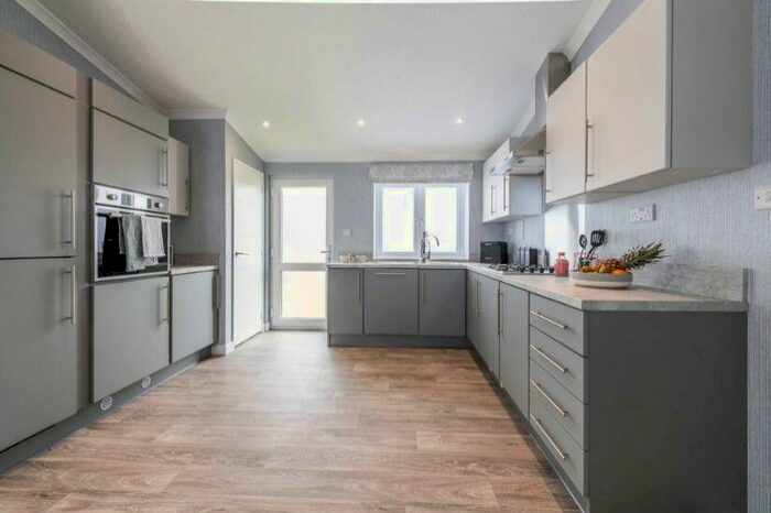2 Bedroom Park Home For Sale In Lakeside Residential Park, Cliff Lane, Marston, Lincolnshire, NG32