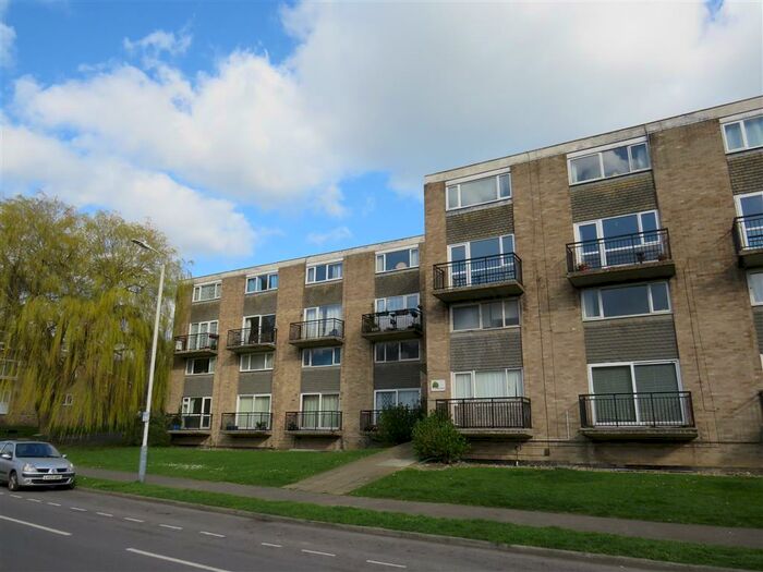 2 Bedroom Flat To Rent In Enbrook Road, Sandgate, Folkestone, CT20