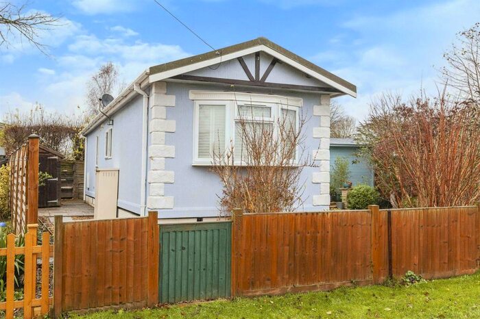1 Bedroom Mobile/park Home For Sale In Mill Lane, Hurley, Maidenhead SL6