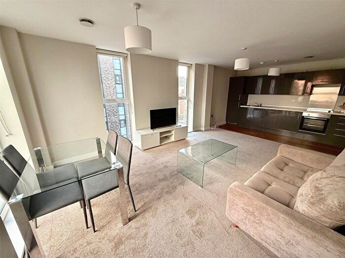2 Bedroom Flat To Rent In Bridgewater Gate, Woden Street, Salford, Greater Manchester, M5