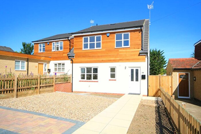 3 Bedroom Detached House To Rent In High Ridge Road, Bovingdon, HP3