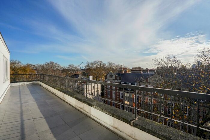 2 Bedroom Flat To Rent In Old Brompton Road, London, SW5