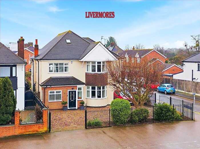 6 Bedroom Detached House For Sale In Shepherds Lane, Dartford, DA1